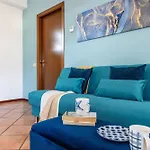 Golden Tree - Castelletto Ticino - Private Garage - Wifi Daire *