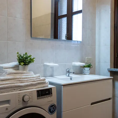 Golden Tree - Castelletto Ticino - Private Garage - Wifi * Кастеллетто-сопра-Тичино