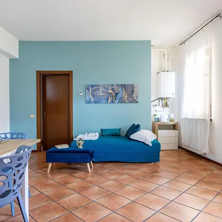 Apartment Golden Tree - Castelletto Ticino - Private Garage - Wifi - By Guestaly