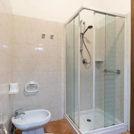 Golden Tree - Castelletto Ticino - Private Garage - Wifi