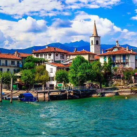 Golden Tree - Castelletto Ticino - Private Garage - Wifi - By Guestaly Apartment Castelletto sopra Ticino