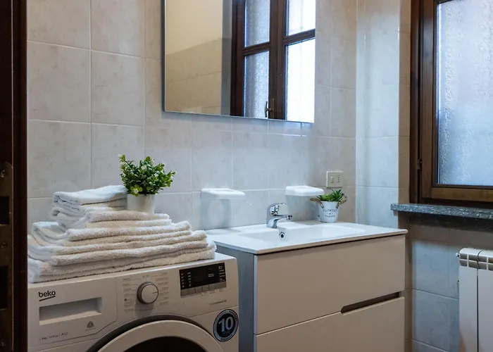 Golden Tree - Castelletto Ticino - Private Garage - Wifi * Кастеллетто-сопра-Тичино