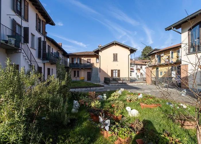 Golden Tree - Castelletto Ticino - Private Garage - Wifi * Кастеллетто-сопра-Тичино