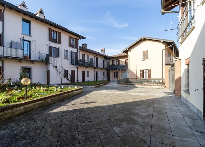 Golden Tree - Castelletto Ticino - Private Garage - Wifi *