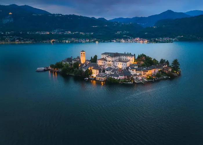 Golden Tree - Castelletto Ticino - Private Garage - Wifi * Кастеллетто-сопра-Тичино